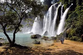 Sin rastros del turista bielorruso borracho desparecido en cascada Pongour