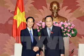 Delegación parlamentaria laosiana visita Vietnam