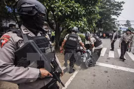 Un supuesto simpatizante de EI ataca policías de Indonesia
