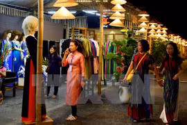 Decenas de miles de personas visitaron Festival de Ao Dai de Hanoi