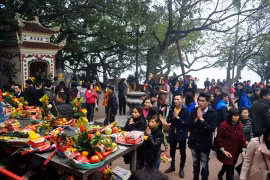 Visitan pagoda en primeros días del Año Nuevo