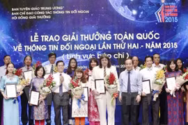 Conceden en Vietnam premio nacional de informaciones al exterior 2015