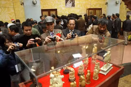 Antigüedades en subasta en Nam Dinh con fines caritativos