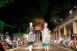 Inauguran en Hanoi Festival de traje tradicional de mujeres de Vietnam