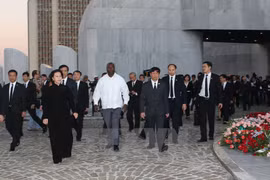 Delegación de Vietnam rinde tributo a Fidel Castro en Cuba