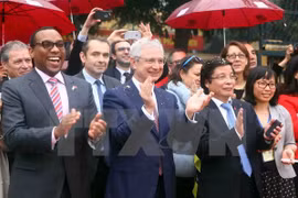 Dirigente parlamento francés participa en Festival de francofonía en Hanoi