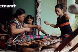 Etnia minoritaria de Co Tu salvaguarda tejido tradicional