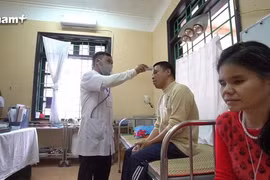 Médico vietnamita dedica su juventud a víctimas de dioxina