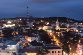 Da Lat figura entre mejores lugares del mundo para citas de romance, según Booking.com
