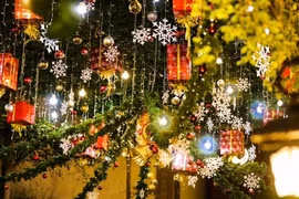 Ambiente navideño invade las calles de Hanoi 