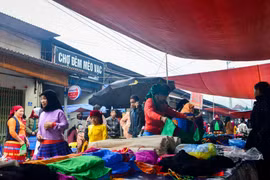 Mercado de Meo Vac en tierras altas vietnamitas