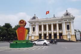 La capital Hanoi, decorada con banderas y flores para día electoral
