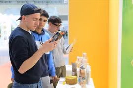 Promueven frutas y verduras vietnamitas en feria comercial Macfrut de Italia
