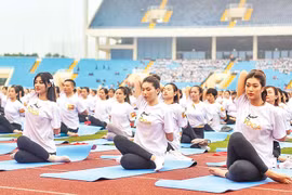 Vietnam marca récord de mayor espectáculo de yoga en el país