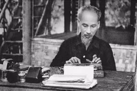 El Presidente Ho Chi Minh en la base revolucionaria. (Foto: VNA)