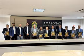 Representantes del Comité de la ASEAN en la sesión de trabajo con Wilson Miranda Lima, Gobernador del estado de Amazonas. Foto: VNA