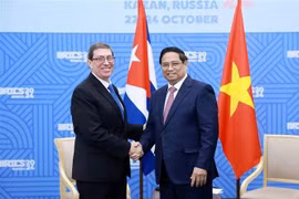El primer ministro de Vietnam, Pham Minh Chinh, y el ministro de Relaciones Exteriores de Cuba, Bruno Rodríguez Parrill. (Foto: VNA)