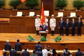 To Lam jura su cargo como Presidente de Vietnam