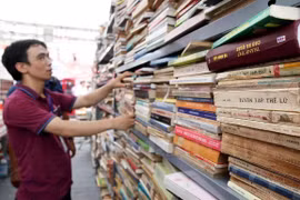 Calle de Libros de Hanoi ingresa más de 177 mil dólares en fiesta del Tet
