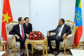 Vietnam y Etiopía acuerdan fomentar intercambio de contactos en todos los canales