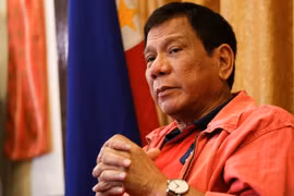 Presidente filipino dio luz verde "en principio" a la extensión de la ley marcial en isla de Mindanao