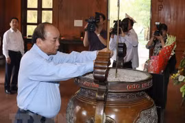 Premier vietnamita rinde homenaje al presidente Ho Chi Minh 