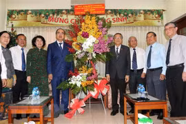 Autoridades de provincias vietnamitas felicitan a iglesias evangélicas por Navidad 2018 