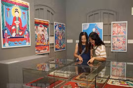Pinturas folclóricas de Vietnam se presentan en antigua ciudadela de Hanoi