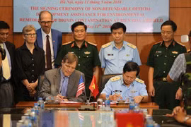Estados Unidos y Vietnam suscriben acuerdo para descontaminación de dioxina en el aeródromo Bien Hoa