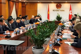 Vietnam y Suiza impulsan cooperación en energía limpia
