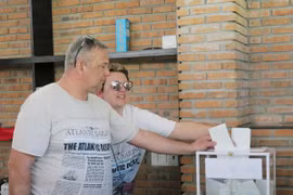 Ciudadanos rusos ya ejercen su derecho al votar en ciudad vietnamita de Nha Trang 