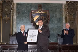 Máximo dirigente partidista de Vietnam recibe Título Doctor Honoris Causa de la Universidad de La Habana 