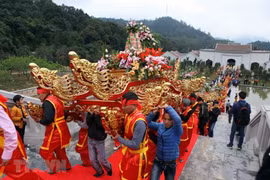 Festivales primaverales comenzaron Año Nacional de Turismo en Quang Ninh 
