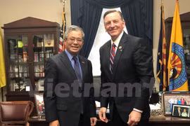 Vietnam y Estados Unidos fomentan cooperación en energía y defensa