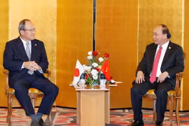 Premier Xuan Phuc pide a empresas japonesas ser “faros” en desarrollo de infraestructuras en Vietnam