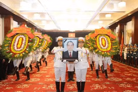 Amigos extranjeros rinden tributo al ex primer ministro vietnamita Phan Van Khai