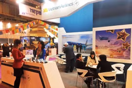 Difunden servicios de Vietnam Airlines en Feria Internacional de Turismo en España