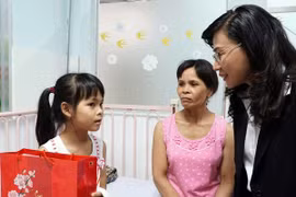 Vietnam presta mayor atención a familias con condiciones desfavorables en vísperas del Tet 2018