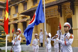 Celebran en Hanoi acto de izamiento de bandera de la ASEAN 