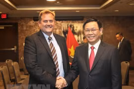 Vicepremier de Vietnam dialoga con empresas estadounidenses