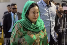Comisión anticorrupción de Malasia detiene a esposa de expremier Najib Razak 