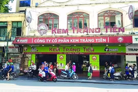 Helados típicos de Hanoi impresionan a los comensales