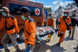 Asciende a más de mil 500 los fallecidos por sismo y tsunami en Indonesia