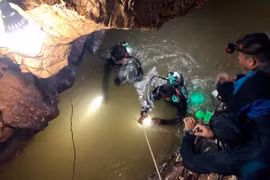 Avanza operación de rescate de grupo de fútbol infantil en Tailandia
