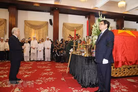 Inician acto fúnebre en memoria del exprimer ministro Pham Van Khai