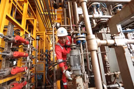 Grupo de petróleo de Vietnam sobrecumple metas en primer semestre