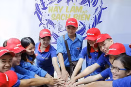 Lanzan campaña de limpieza del mar en Vietnam