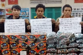 Compleja situación de contrabando de petardos en áreas fronterizas vietnamitas ante la llegada del Tet