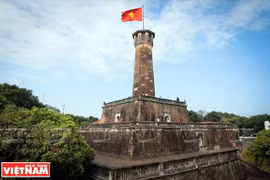Aceleran construcción simbólica de la Torre de la Bandera de Hanoi en Ca Mau