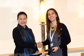 Titular parlamentaria vietnamita conversa con presidenta de IPU 